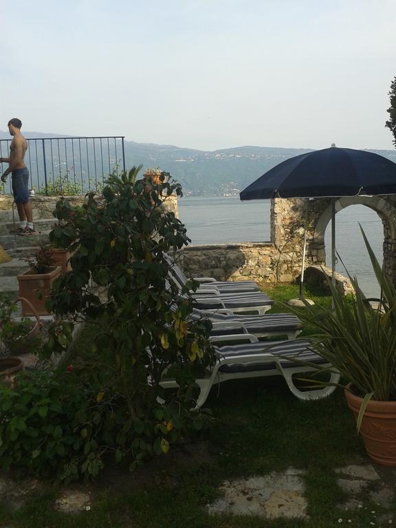 Villa Residence La Limonaia Гарньяно Номер фото