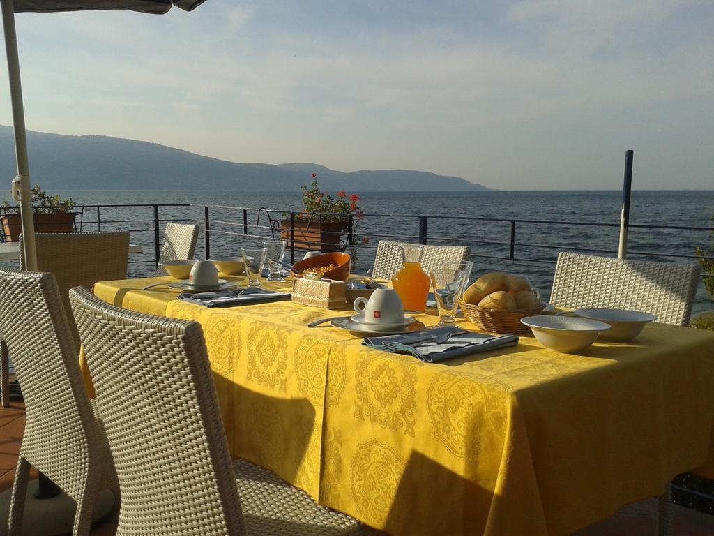 Villa Residence La Limonaia Гарньяно Номер фото