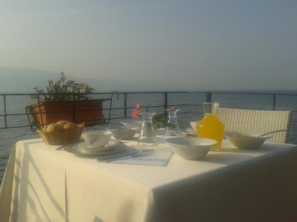 Villa Residence La Limonaia Гарньяно Номер фото
