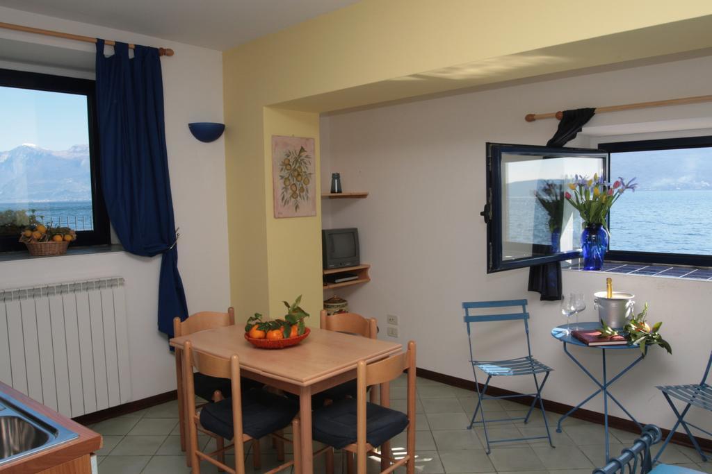 Villa Residence La Limonaia Гарньяно Номер фото