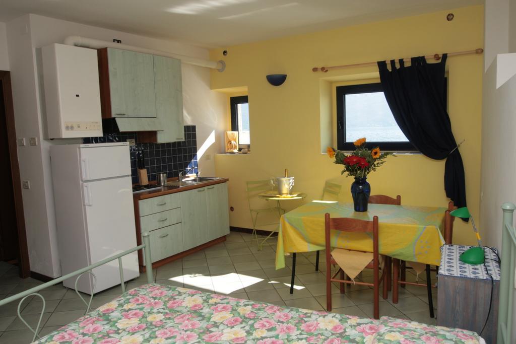 Villa Residence La Limonaia Гарньяно Номер фото