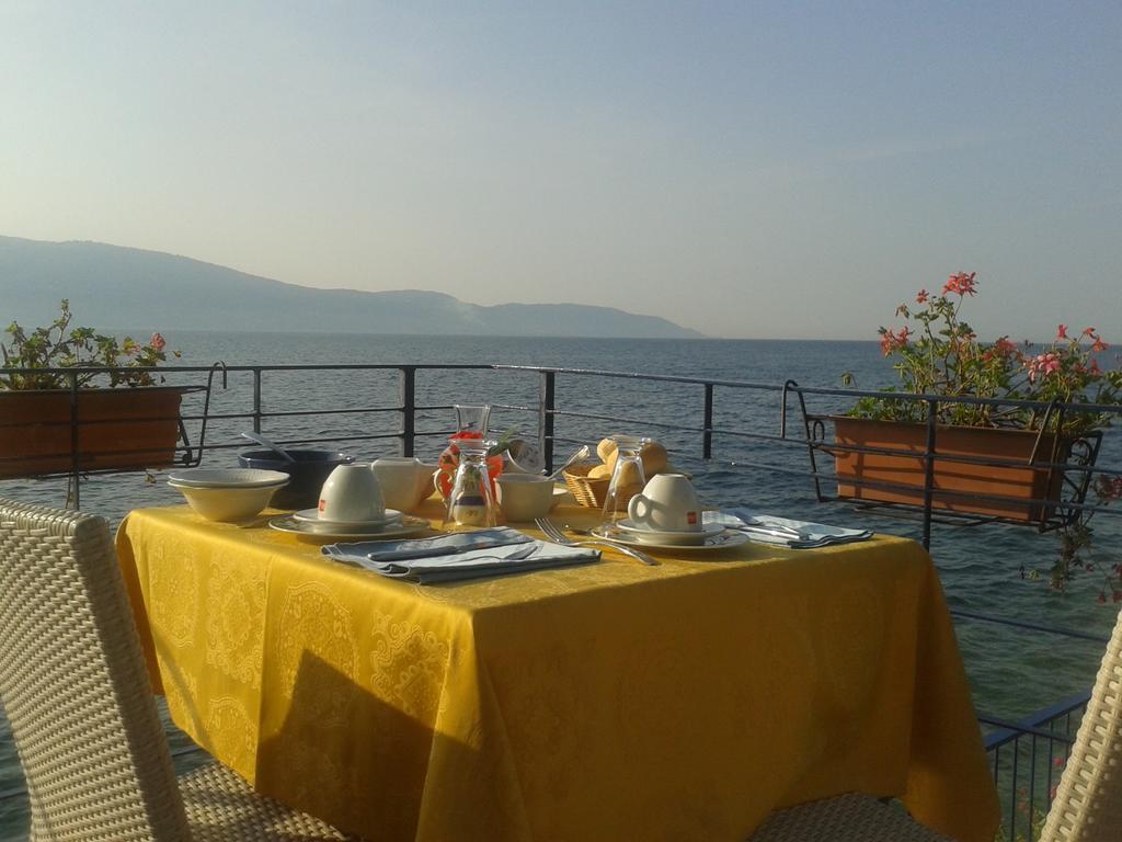 Villa Residence La Limonaia Гарньяно Номер фото